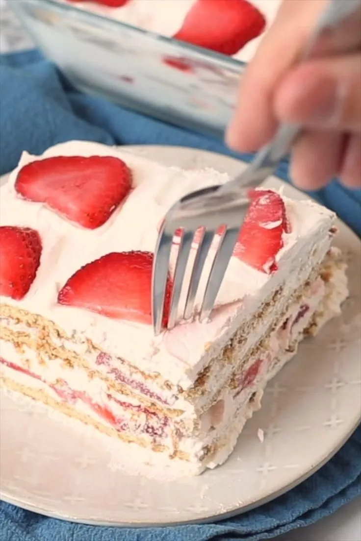 Easy Strawberry Icebox Cake (only 3 ingredients!)
